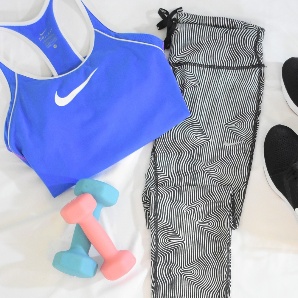 Nike Workout Built In Bra Support Dri Fit Tank - Picture 4 of 7